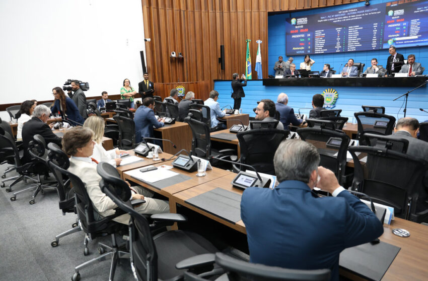  Assembleia lança concurso com 80 vagas e salário inicial de até R$ 8 mil