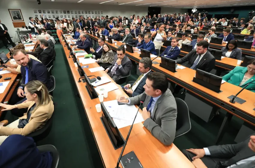  Câmara Federal retoma análise sobre o fim da escala 6×1 no Brasil