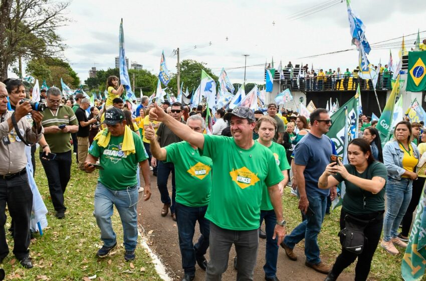  Grande ato político reúne milhares de apoiadores de Riedel e da centro-direita na Capital